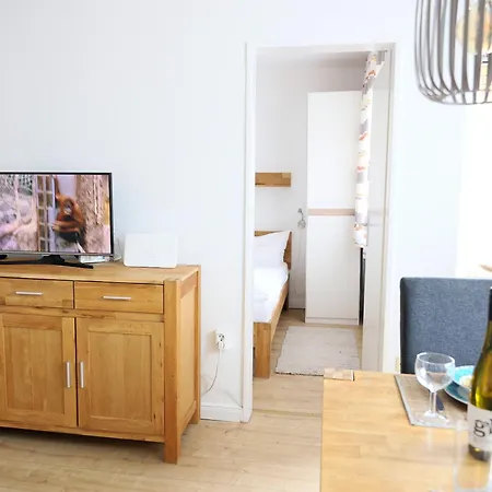 2 Zimmerwohnung Mit Balkon Liegt In Der 1 Etage Und Ist Ideal Fuer 2 Bis 3 Personen شقة