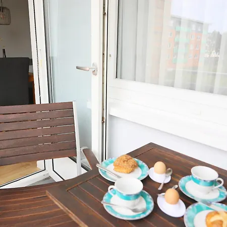 2 Zimmerwohnung Mit Balkon Liegt In Der 1 Etage Und Ist Ideal Fuer 2 Bis 3 Personen شقة *