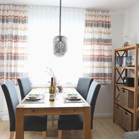 2 Zimmerwohnung Mit Balkon Liegt In Der 1 Etage Und Ist Ideal Fuer 2 Bis 3 Personen *