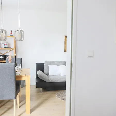 2 Zimmerwohnung Mit Balkon Liegt In Der 1 Etage Und Ist Ideal Fuer 2 Bis 3 Personen شقة