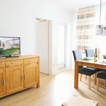 شقة 2 Zimmerwohnung Mit Balkon Liegt In Der 1 Etage Und Ist Ideal Fuer 2 Bis 3 Personen *