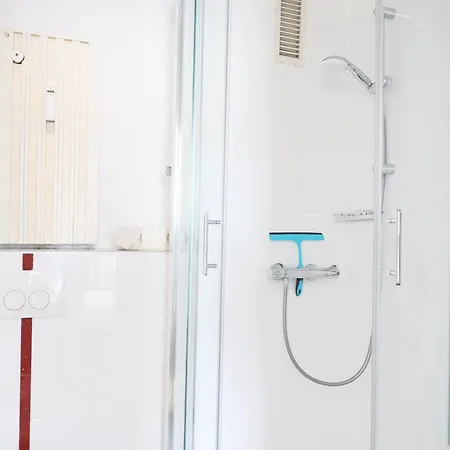 شقة 2 Zimmerwohnung Mit Balkon Liegt In Der 1 Etage Und Ist Ideal Fuer 2 Bis 3 Personen *